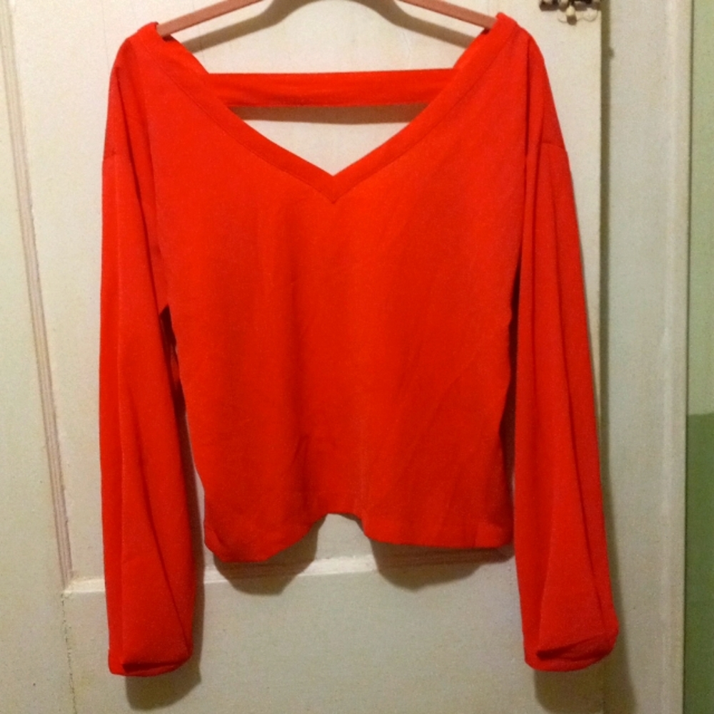 Like New Gorgeous Blouse Front V-neck to off shoulders Back long V-neck cutout